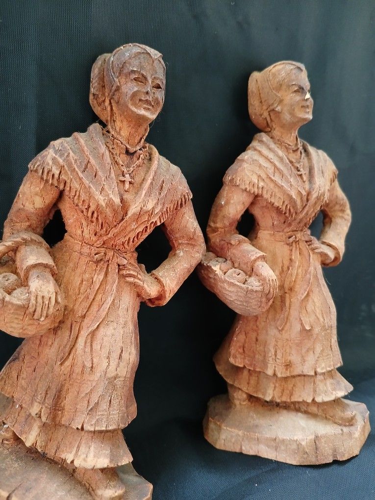 A Pair of Vintage 1940s Fine Wood - Carved Hand Painted Figurinesp