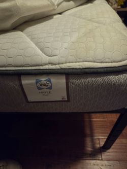 Full mattress and metal bed frame-full