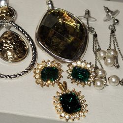 #2371, LOT ROMAN RETIRATED JEWELRY, RHINESTONES, PEARLS