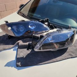 04-09 Mazda3 4-Door Sedan Projector Black Housing Headlights W/ Clear Corners