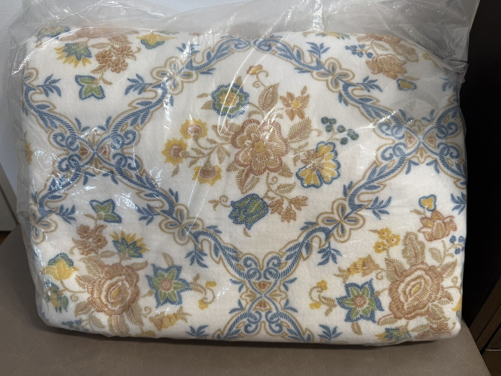 Twin/Double Size 72x90 Acrylic Blanket