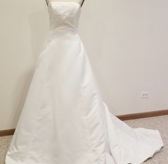 Beautiful Wedding Dress By Demetrios. Size 8