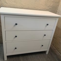 Ikea HEMNES  Solid Wood 3 drawer Dresser - Delivery Available For A Fee -See my other items 😄
