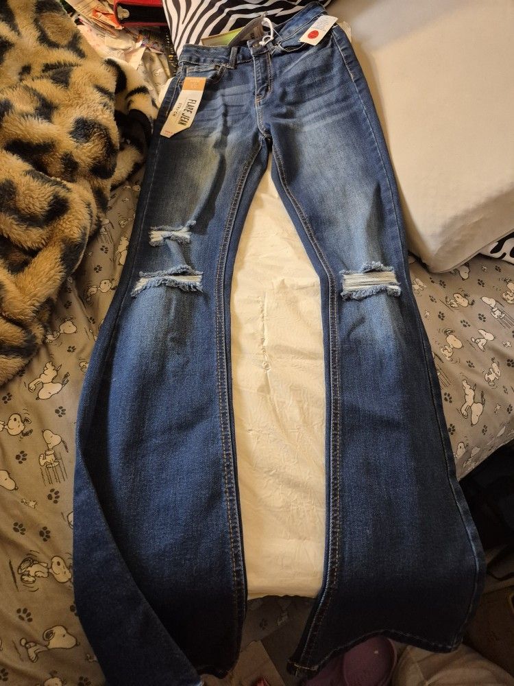 New With TAGS FLARE JEANS SIZE 0