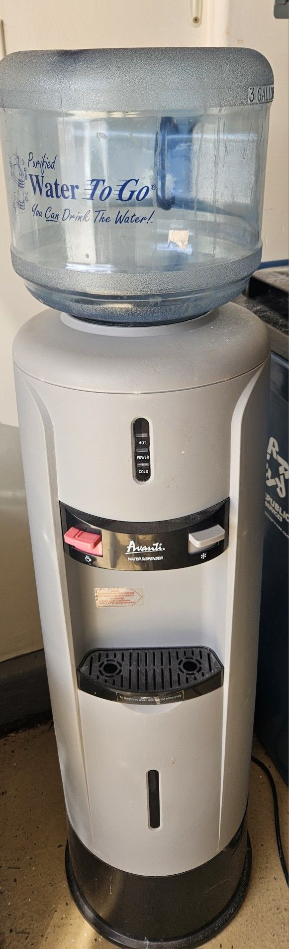Avanti Water Cooler for Sale in Las Vegas, NV OfferUp