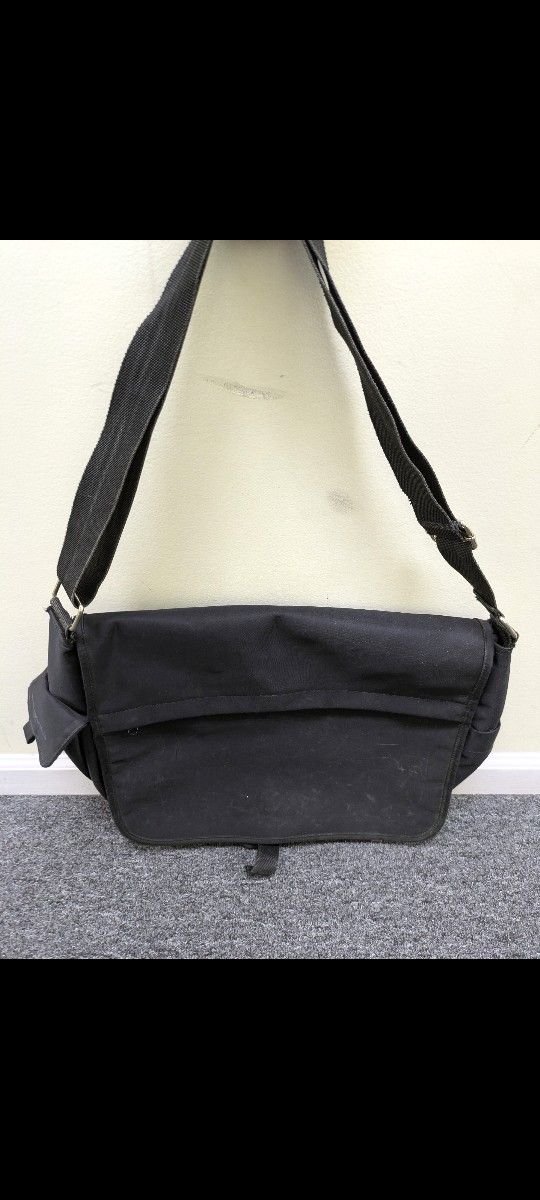 Emporio Armani Parfums Messenger Bag