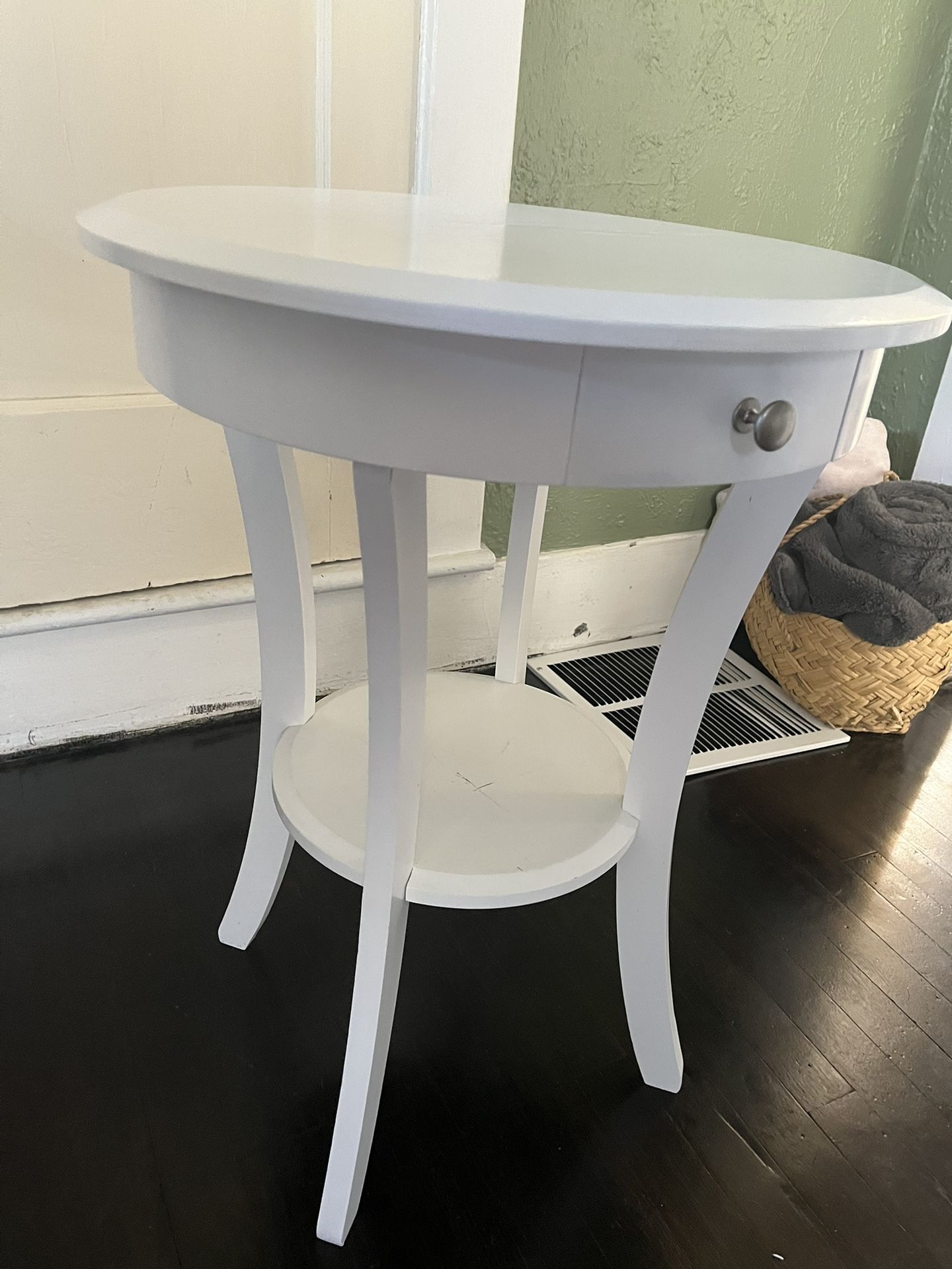 Side Table/End Table 