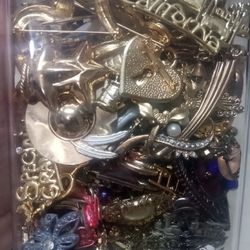 Huge Brooch Lot 