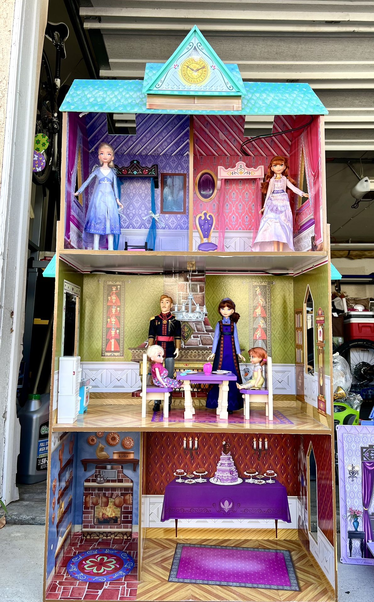 Frozen Doll house and accessories