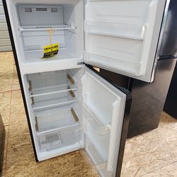 BRAND NEW Vissani
10.1 cu. ft. Top Freezer Refrigerator in Black Garage Ready