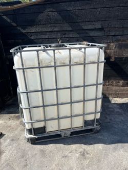 330 Gallon Water Tank