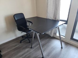 Computer desk