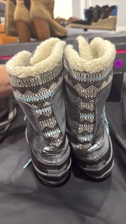 Khombu Winter Boots Size 8