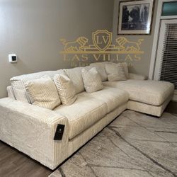 Ashley Sectional Lindyn 3 Pieces 
