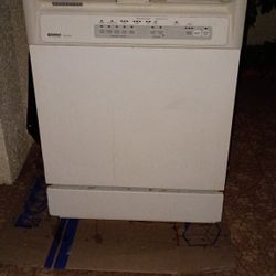 Free dishwasher Needs Fix Or For Parts