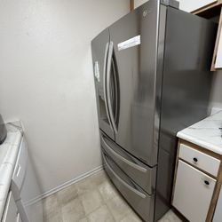 LG Fridge for parts or repair(Not cooling)