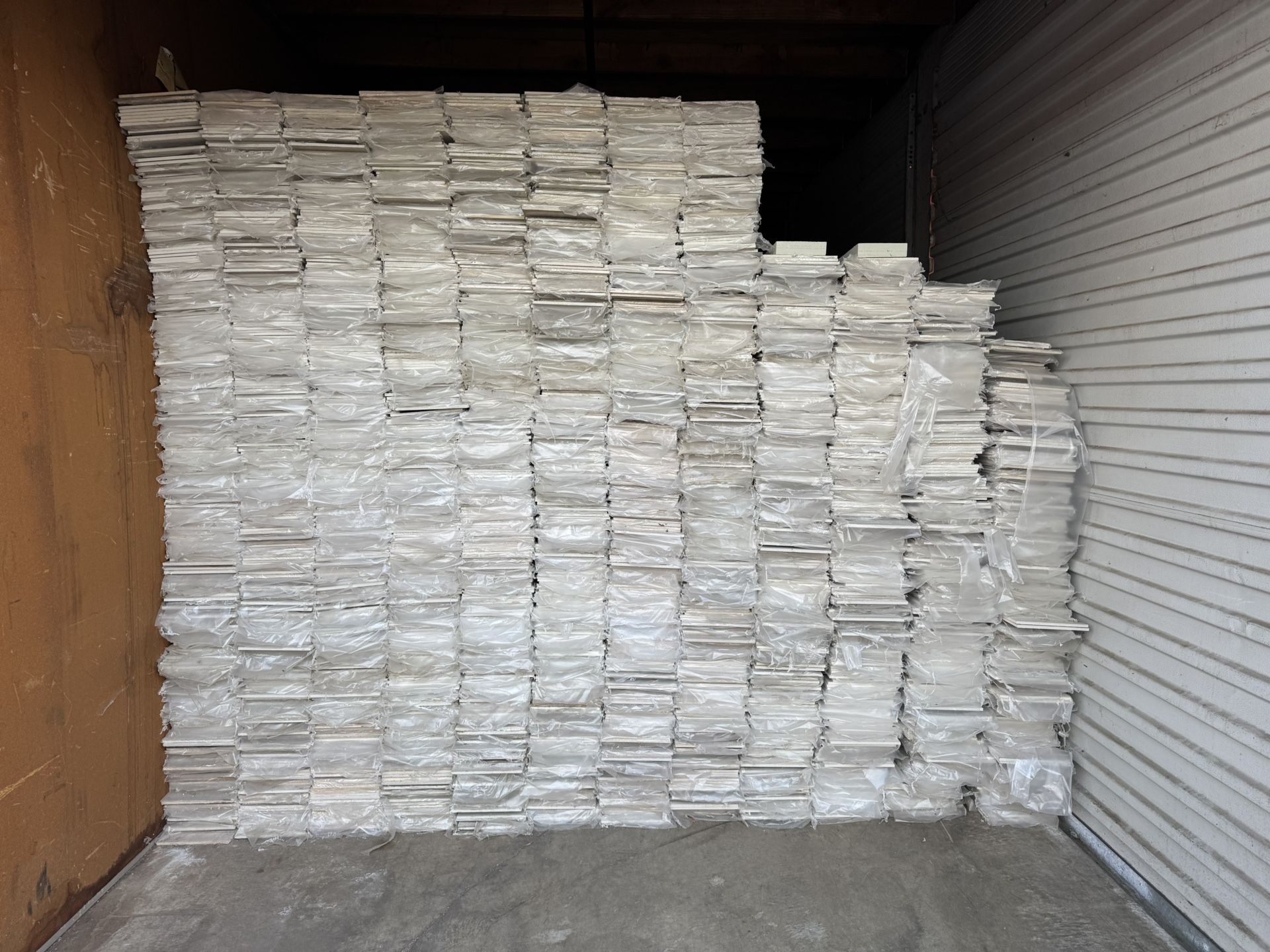 James Hardie Statement Collection HZ10 Fiber Cement Smooth Lap Siding Arctic White 8.25-in x 144-in