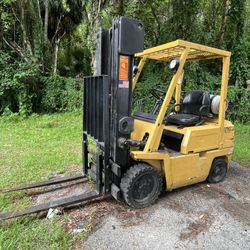 Komatsu Forklift 5000 Lbs 3 Stages 