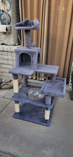 **Beatiful Multi-level cat tree condo**