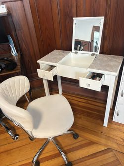 Makeup table with storage, drawers and mirror 