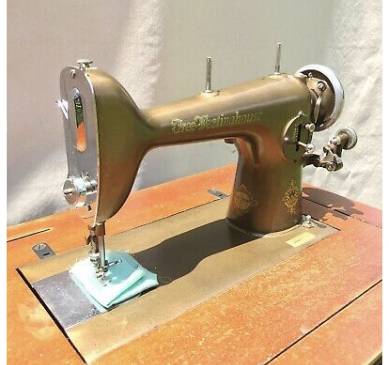 VINTAGE FREEWESTINGHOUSE STYLE 955902F SEWING MACHINE . for Sale in