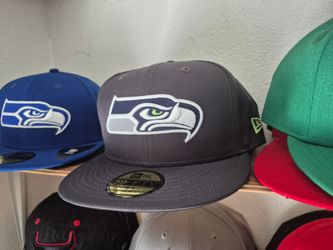 New Grey Seahawks fitted NE hat size 7 & 7/8