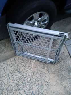 Plastic safety gate