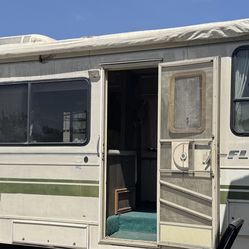 1989 Flair by Fleetwood 28 ft RV Class A