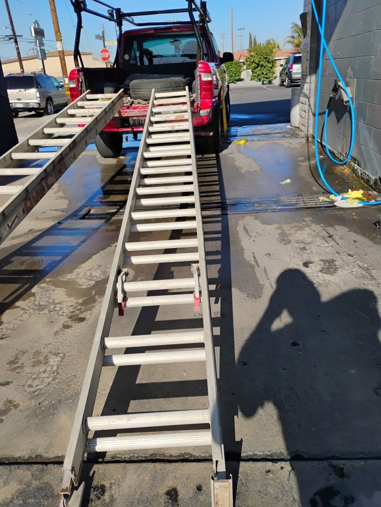 28 Ft Aluminum Extension Ladder