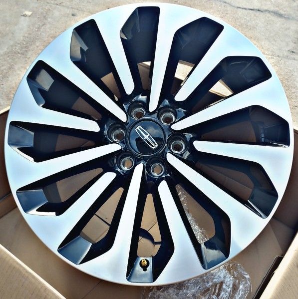 2024 LINCOLN NAVIGATOR RIMS OEM BRAND NEW.....( 22" INCH )

