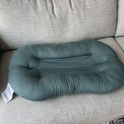 Snuggle Me Baby Lounger, Gray