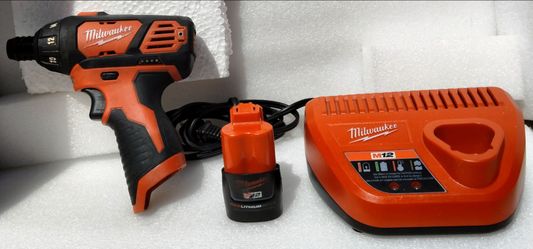 Milwaukee M12 Screwdriver