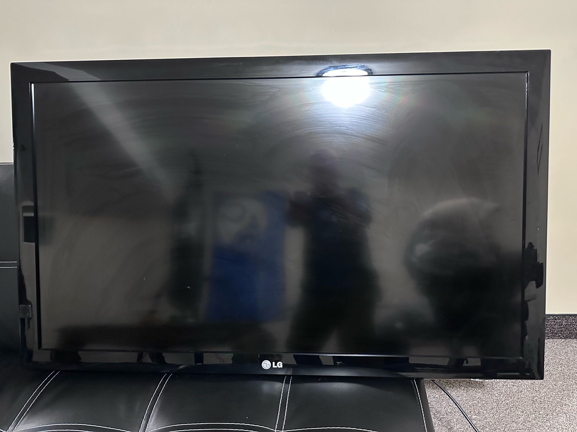 LG TVs 52”