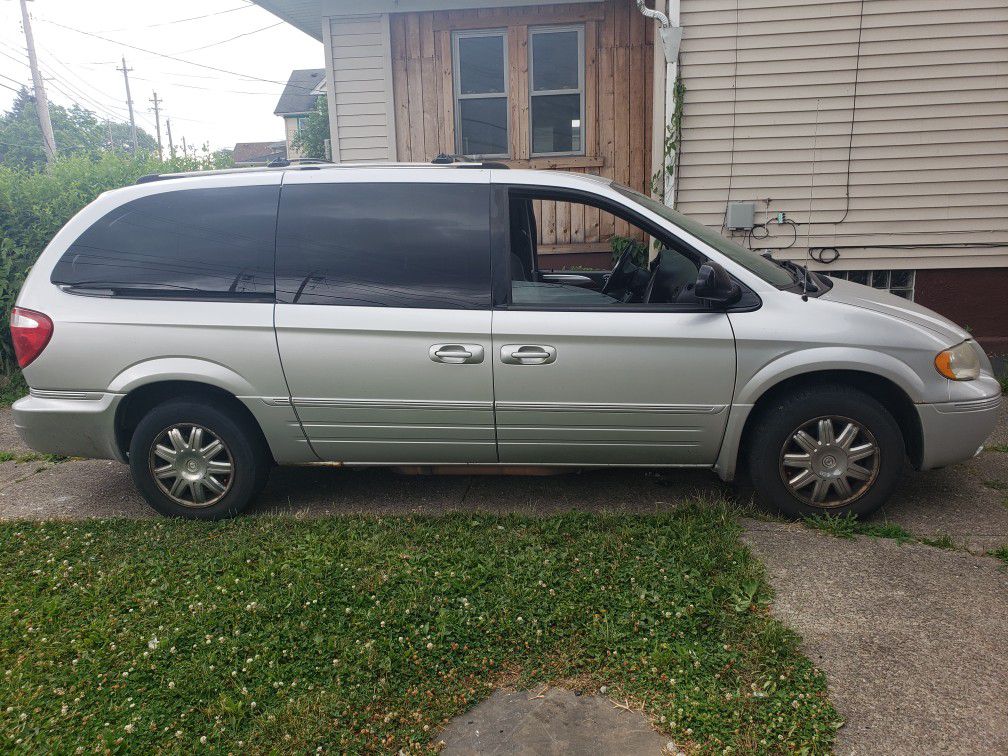 2007 chrysler town& country