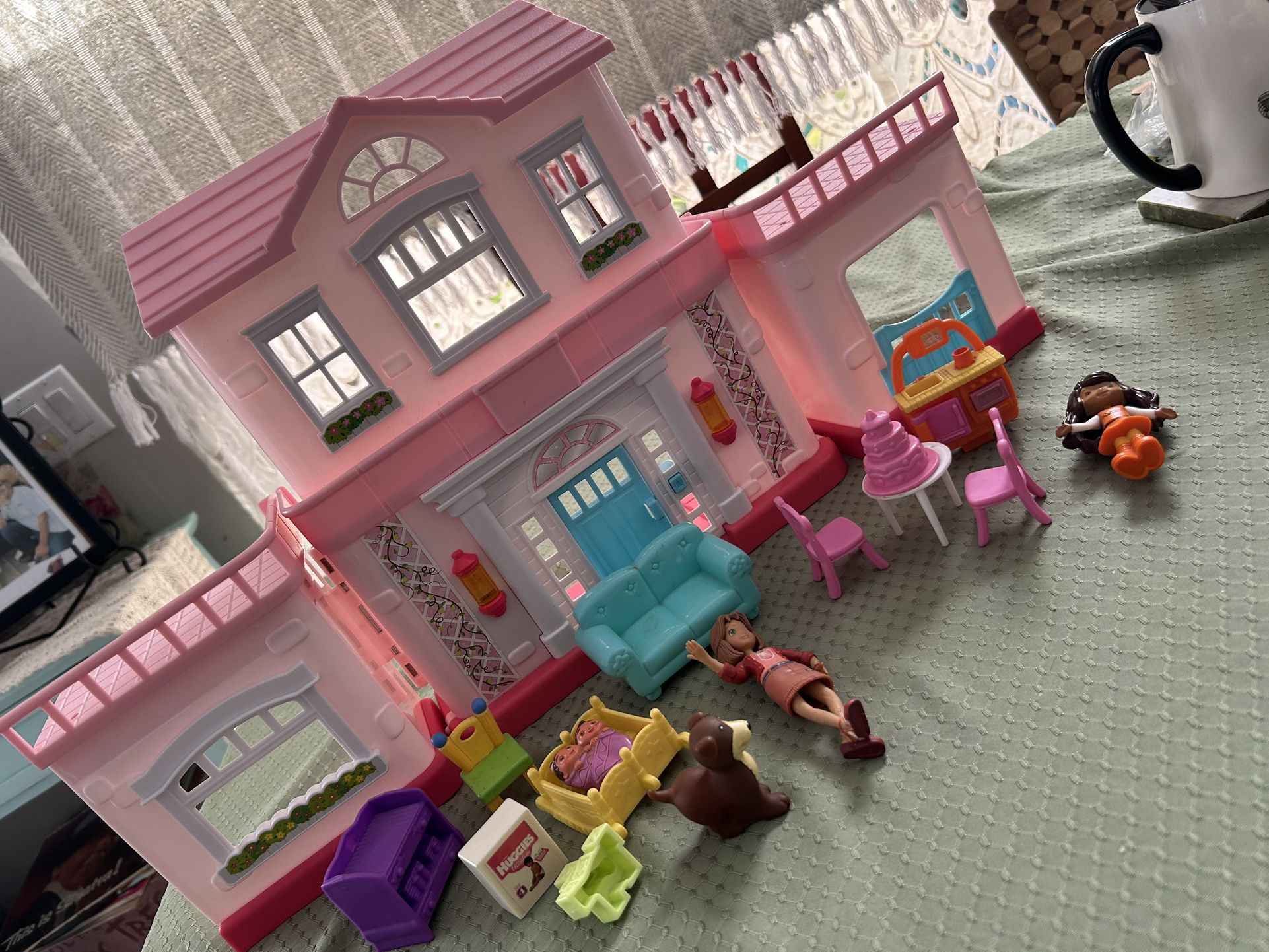Small House Playhouse W 2 Dolls And Accessories Plays Music