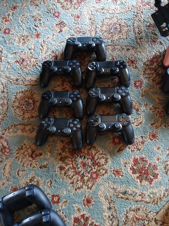 Playstation 4 Controllers (7 Units)