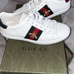 GUCCI women’s Sneaker With Bee 