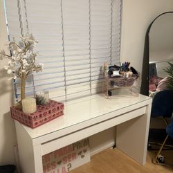 White Vanity/desk 