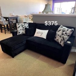 Gorgeous 2-Pc Black Sectional Sofa With Pullout Bed, Reversible Chaise, And USB Port 