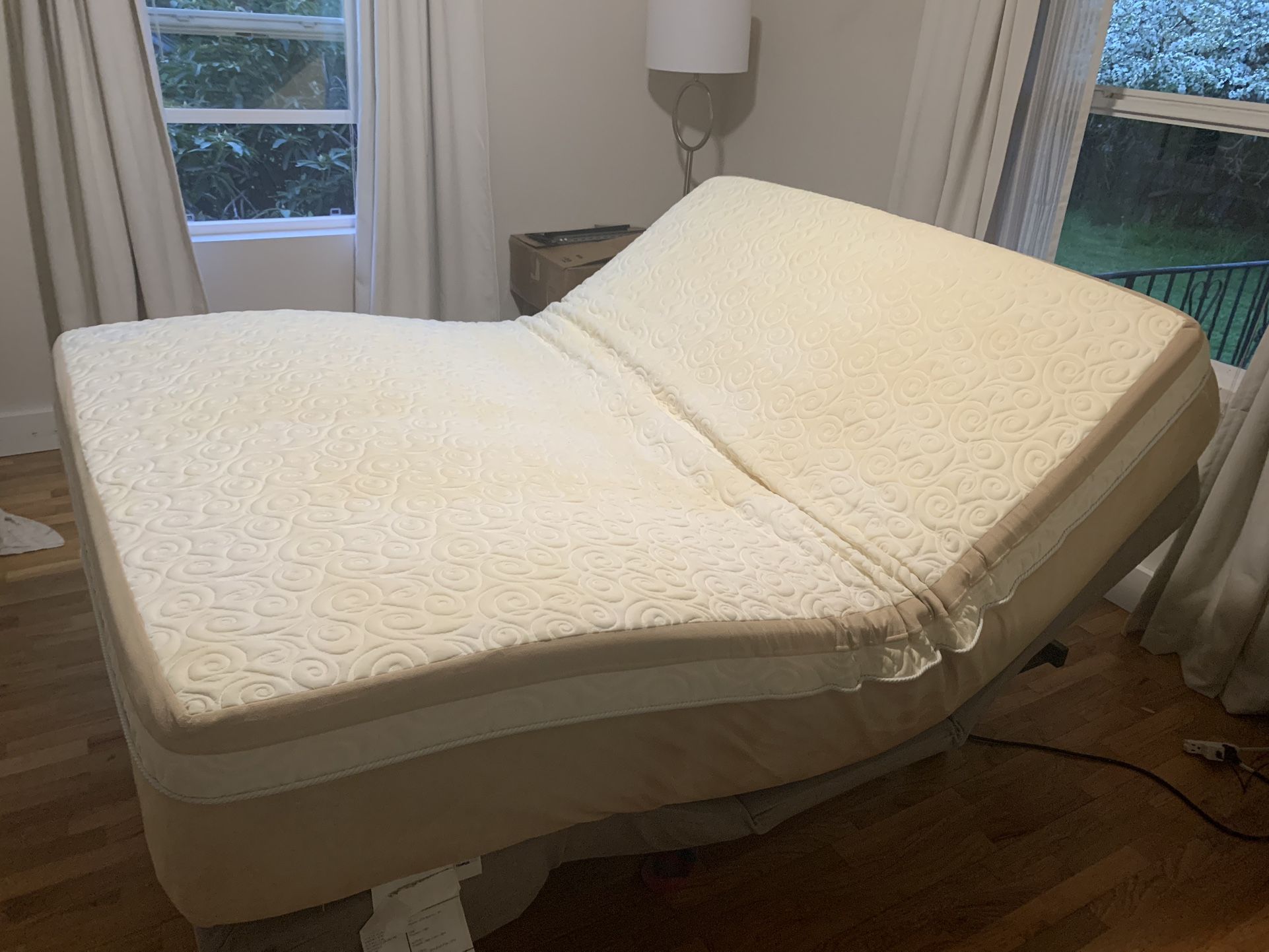 Tempurpedic Rhapsody Breeze Queen Adjustable Bed w/Remote for Sale in