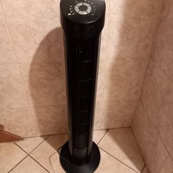 Seville Classics 
Oscillating Tower Fan
With Remote 