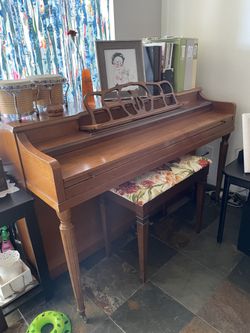 WINTER Piano - This Is Not a Electronic Keyboard