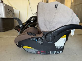 Evenflo Car seat With 2 Bases