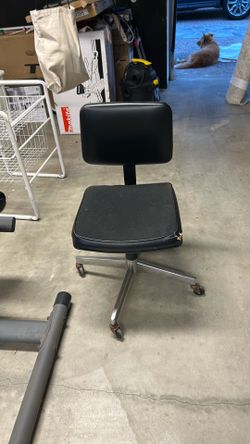 Free swivel office chair