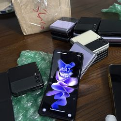 17 Samsung Galaxy Zflip3 5g