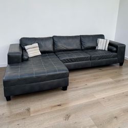 LEATHER SECTIONAL COUCH ***FREE DELIVERY ***