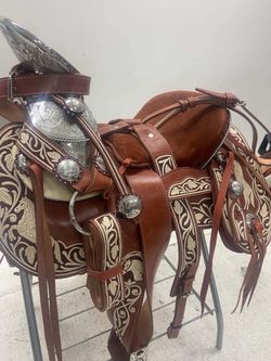 Montura charra Pitiada original con herraje y fuste plateado