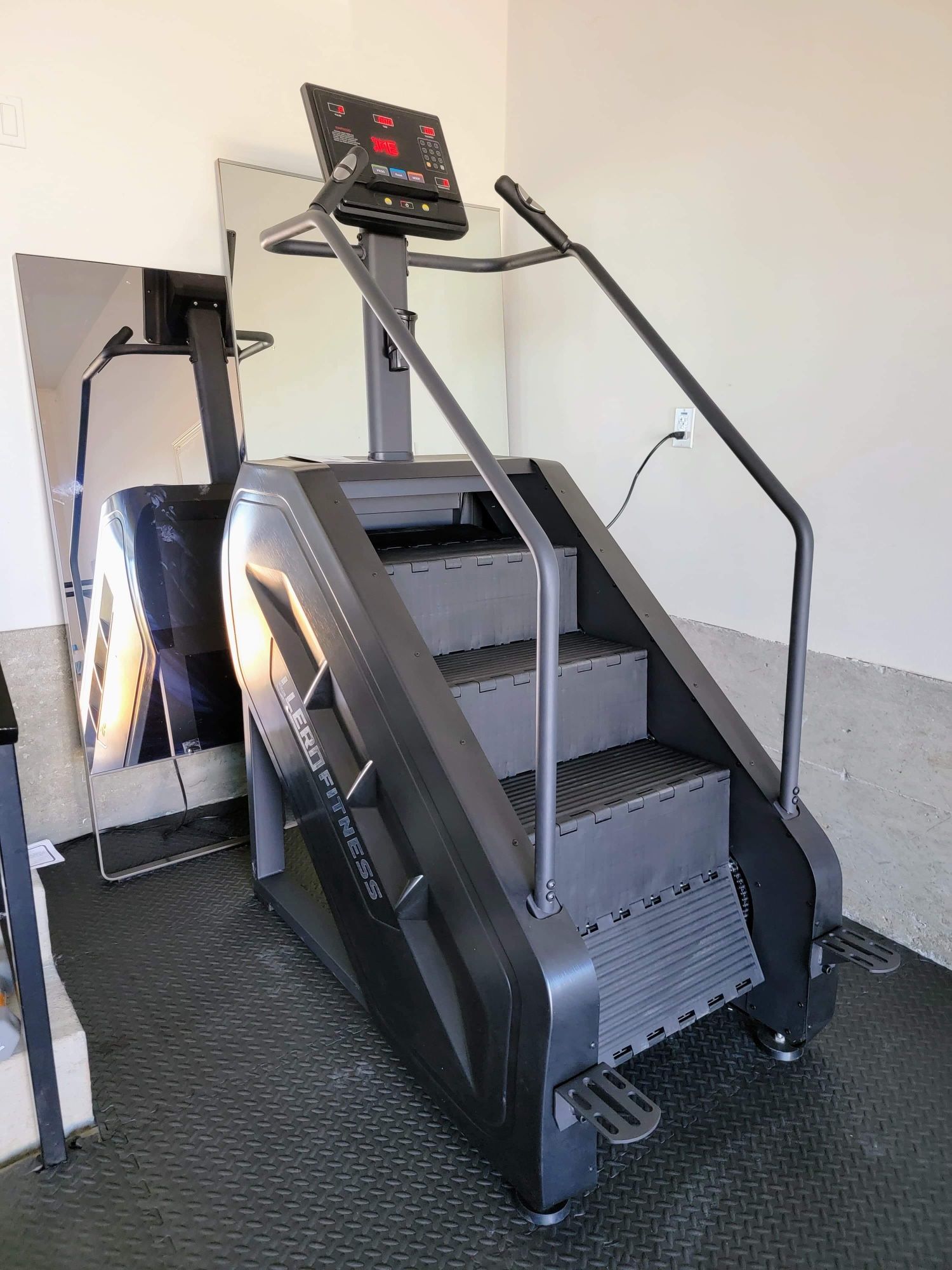 BLACK FRIDAY SALE! 🔖 LLERO Commercial X2 Stairmaster/ Stair Stepper 