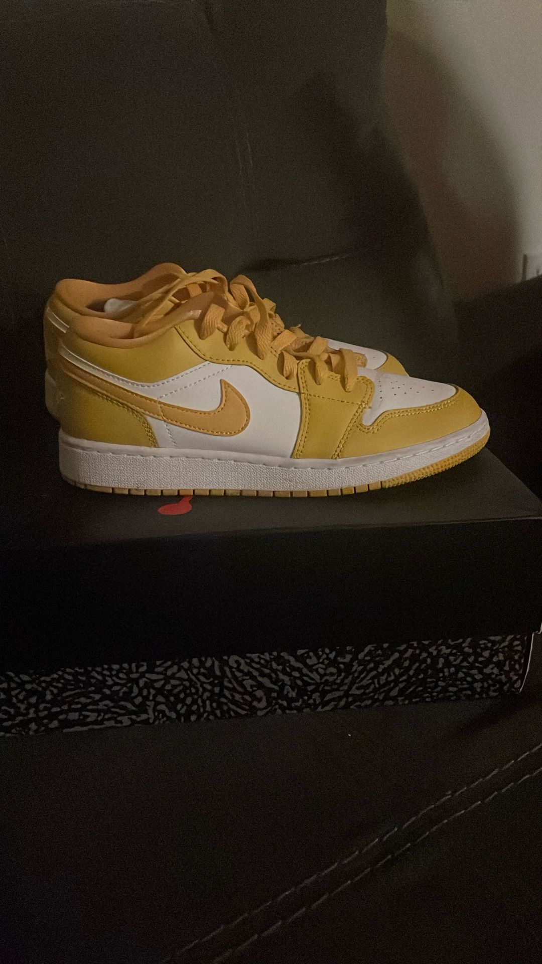 Jordan 1 Low white Pollen