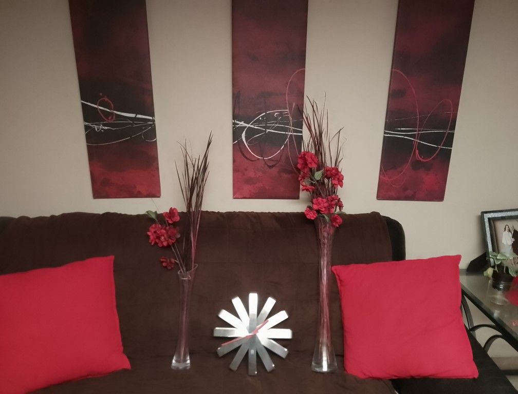 Red House Decorations